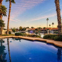 Lakefront Oasis: 3bd |  2bth