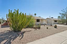 Bright & Modern 2BR/1BA – Sun City Escape - Image 2