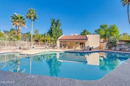 Quiet Desert Getaway with Lake View - Image 2