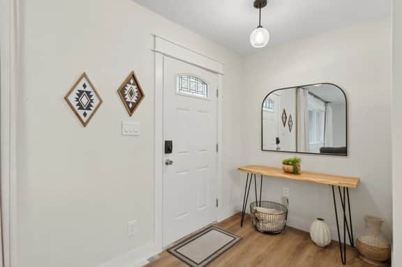 Bright & Modern 2BR/1BA – Sun City Escape - Image 5