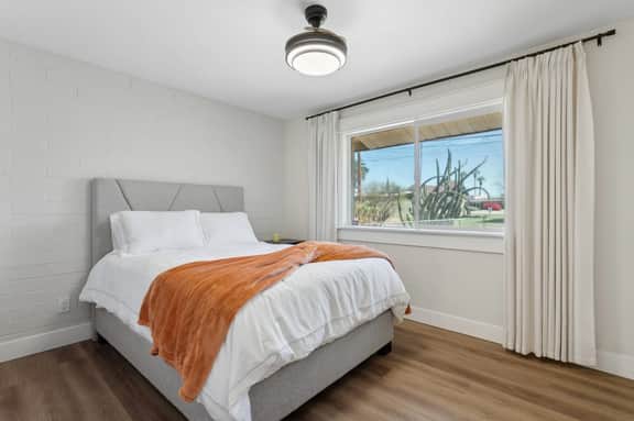 Bright & Modern 2BR/1BA – Sun City Escape - Image 5