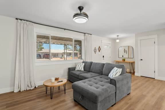 Bright & Modern 2BR/1BA – Sun City Escape - Image 3