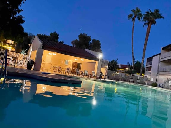 Quiet Desert Getaway with Lake View - Image 1